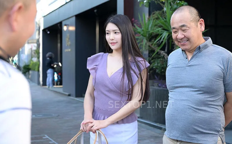 Thấy vợ yêu của nhân viên đẹp quá, cấp trên lại có sở thích nắc bà xã người khác nên đã…